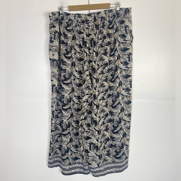 Max Studio Tropical Floral Wide Leg Crop Pants Size 2X Black Cream Pull On NWT - Picture 4 of 12